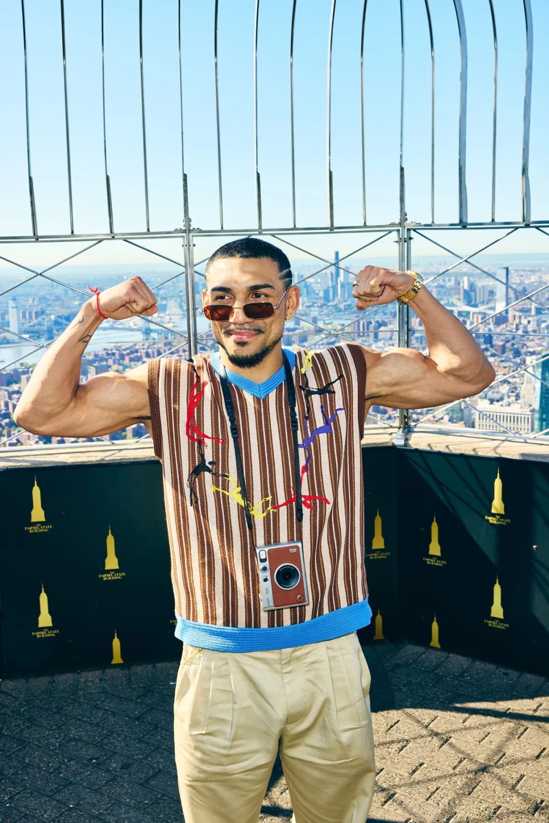 teofimo-lopez-empire-state-building-pose-1068x1601.jpg_ͼ.jpg