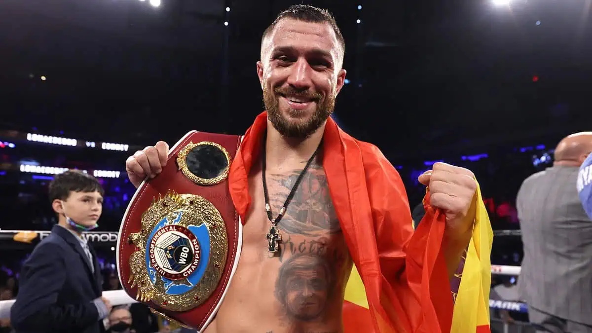 Vasiliy-Lomachenko-victory_ͼ.jpg