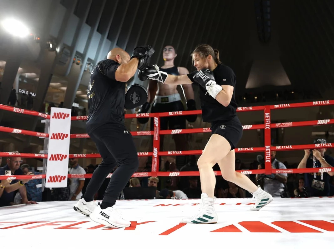 katie-taylor-mitt-work-1068x797.jpg_ͼ.jpg