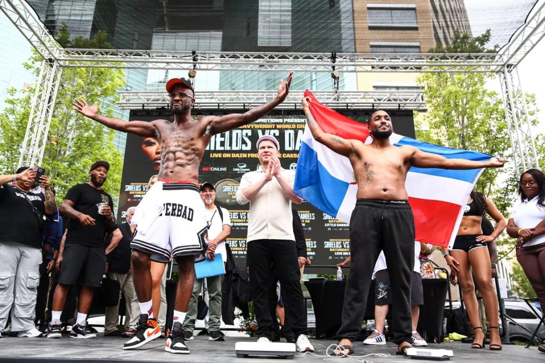 tony-harrison-vs-edward-ulloa-diaz-weigh-in-1068x712.jpg_ͼ.jpg