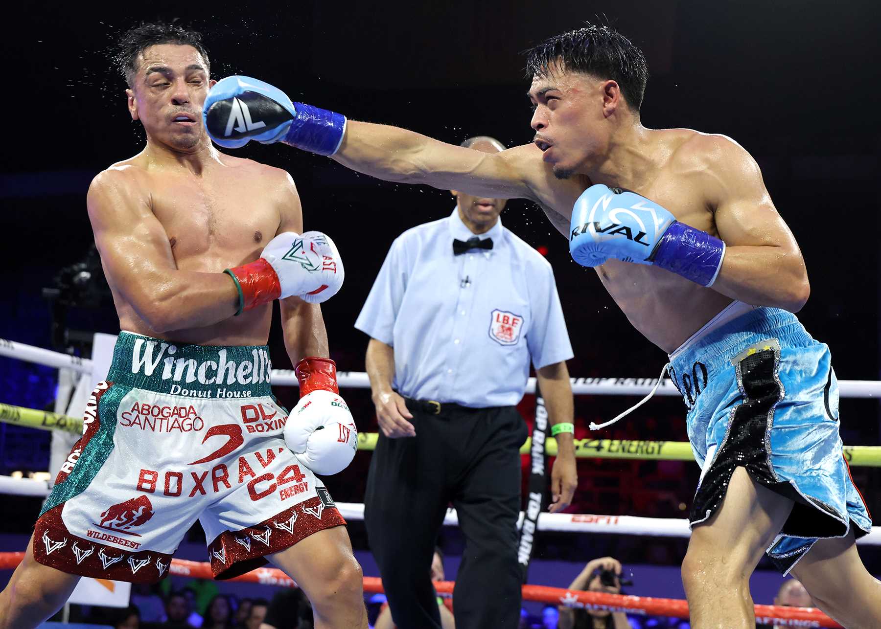 Luis_Alberto_Lopez_vs_Angelo_Leo_action19_70432a1d95.jpg