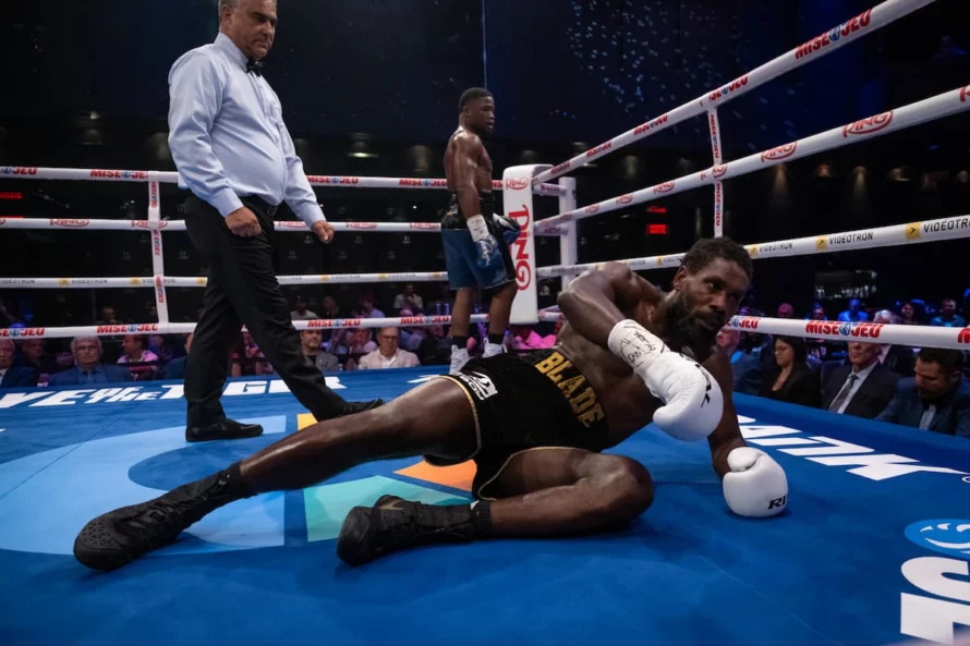 moreno-fendero-vs-boris-crighton-890x593.jpg_ͼ.jpg