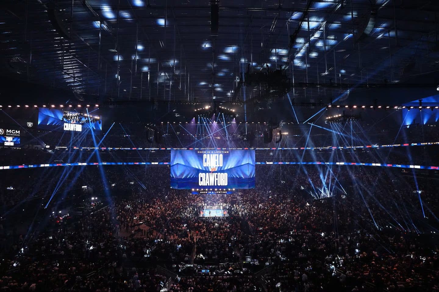 canelo_alvarez_terence_crawford_allegiant_crowd_getty1_777125acf6.jpg