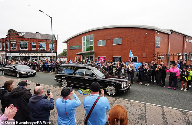 102876071-15180495-The_cortege_stops_outside_Hatton_s_Gym_in_Hyde_during_the_pro.jpg