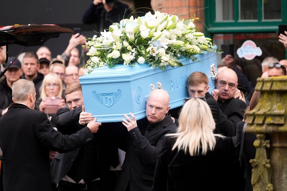 e34d2ab3efe3-ricky-hatton-coffin-funeral.jpg