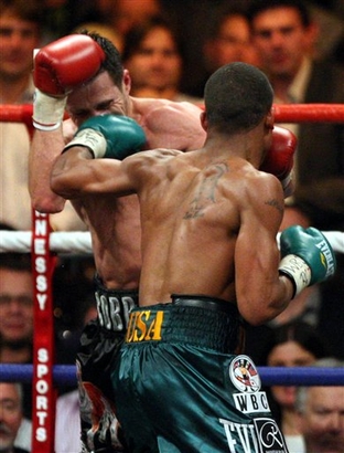 capt_208a690e72114f87aed950d847b82e21_britain_boxing_froch_dirrell_lth112.jpg