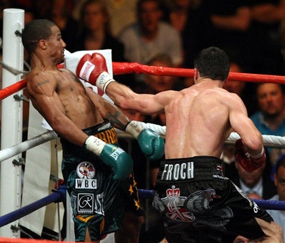 capt_df863fdae67842f48e70ed218f6a1361_britain_boxing_froch_dirrell_lth107.jpg