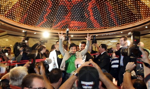 Pacquiao_arrival_91110_001a.jpg