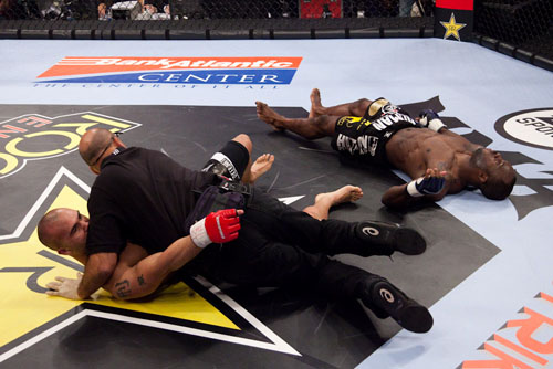 105_Melvin_Manhoef_vs_Robbie_Lawler.jpg