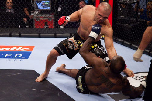 104_Melvin_Manhoef_vs_Robbie_Lawler.jpg