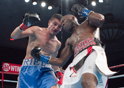 FreddyHernandezvsDeMarcusCorley4.jpg