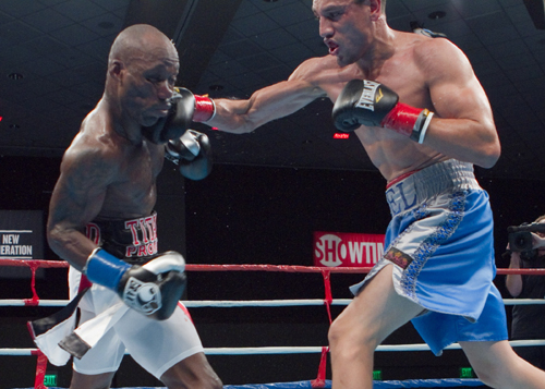 FreddyHernandezvsDeMarcusCorley5.jpg