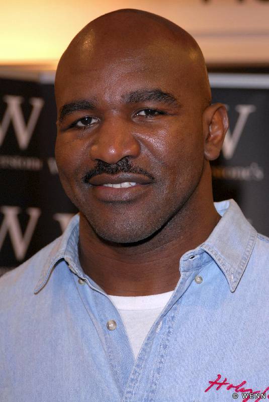 evander_holyfield_08_wenn1778004.jpg