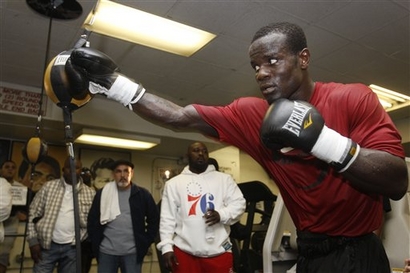 capt.17d0ee5f3c3b46caa79f4d165b1069b0.clottey_pacquiao_boxing_nysw111.jpg