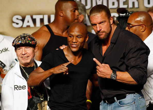 Mayweather Jr v Marquez Weigh b_EZylDOOP_l.jpg