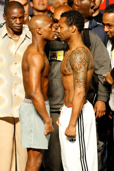 Floyd Mayweather Jr v Shane Mosley Weigh lV4-DcVakhBl.jpg