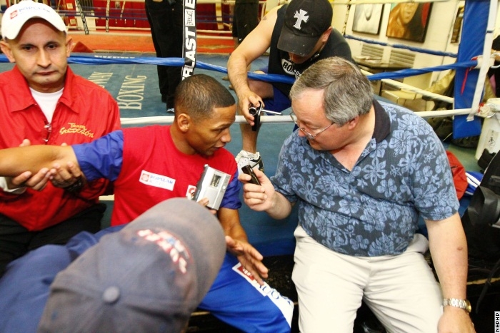 CALDERON_ANTIENDE_LA_PRENSA_EN_NYC_02.jpg
