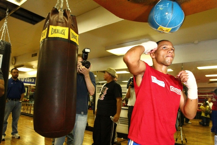 CALDERON_ENTRENA_EN_NYC_05.jpg